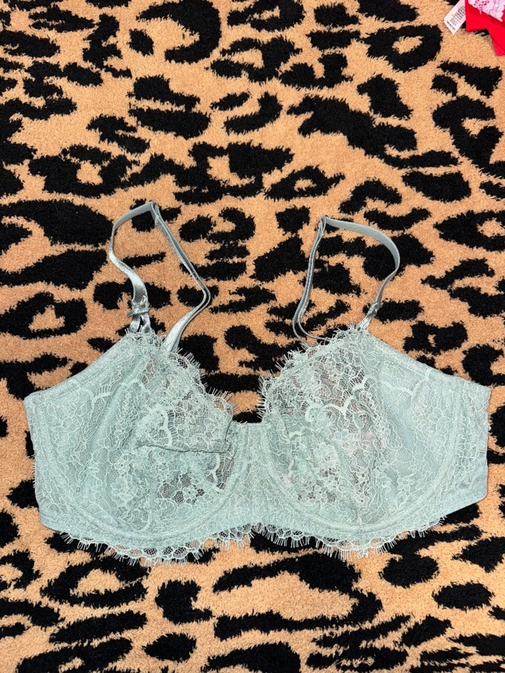 Victoria's Secret Dream Angels Push-Up Without Padding Bra - 36DD